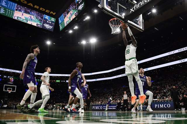 欧博官网-爆大冷！东部第二轰然倒下：全场鸦雀无声，黑马三人组轰56分